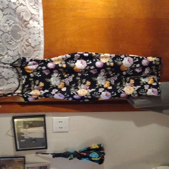 Dress - Picture 2 of 2